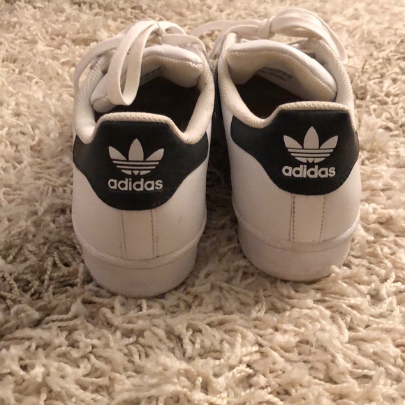 Women’s Adidas Superstar - Picture 3 of 5